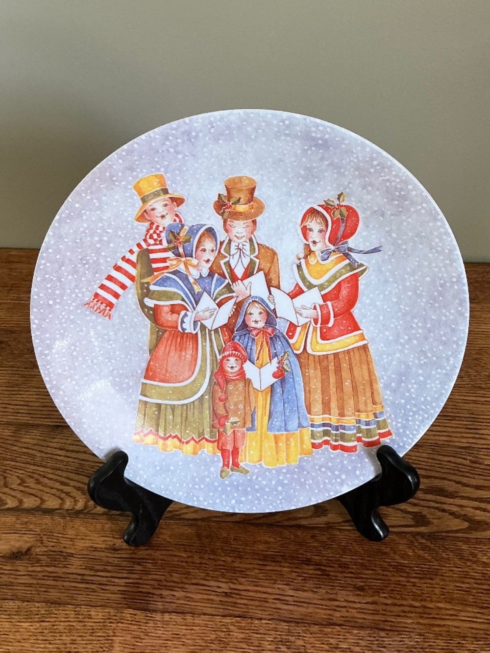 NWT Vintage 1985 Corelle Dinner Plate USA Made Christmas Caroler New, Old Stock